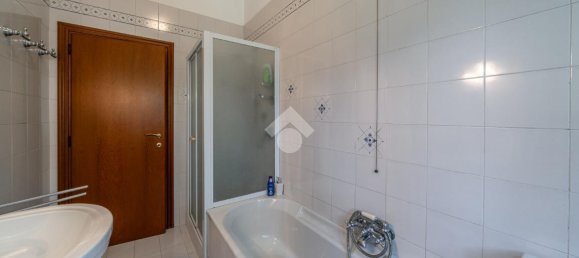 Квартира с 4 комнатами в Реджо Эмилия, Италия № 7389 19