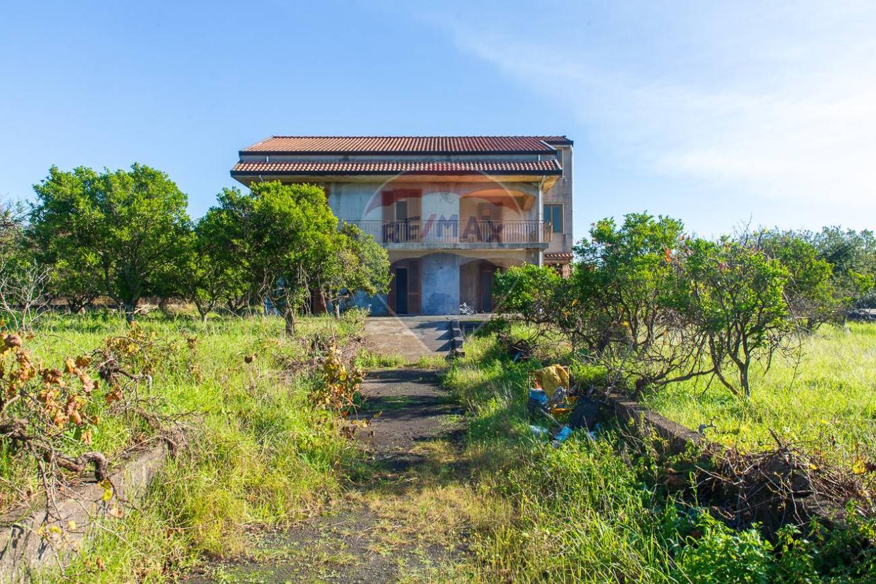 Villa de 10 habitaciónes en Aci Sant'Antonio, Italy No. 138948