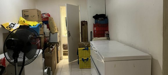 109m² Commercial property in Paris, France No. 175850 4