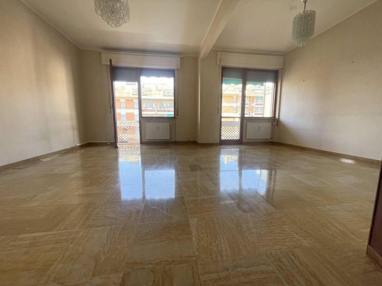 Квартира с 6 комнатами в Генуя, Италия № 37358