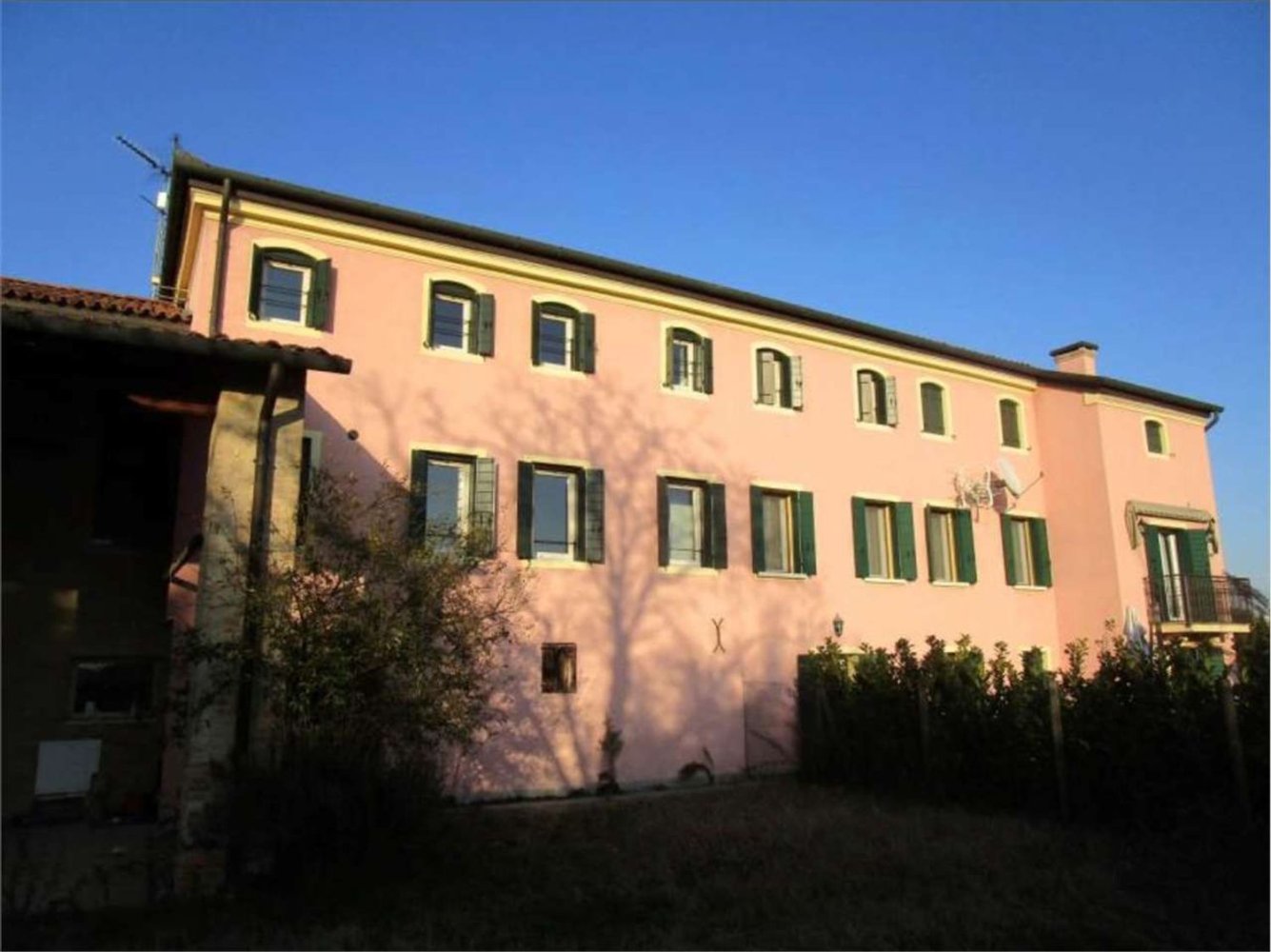 4 rooms Apartment in Santa Maria di Sala, Italy No. 9024