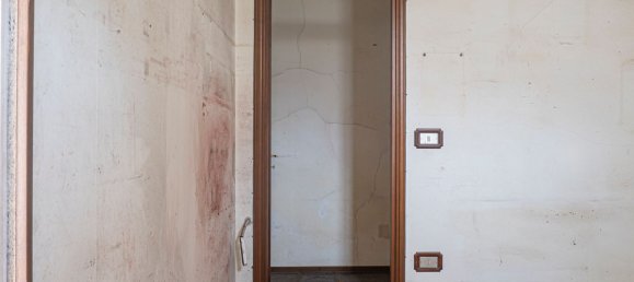 Imóvel comercial de 2 divisões em San Giovanni Lupatoto, Italy N.º 67513 5