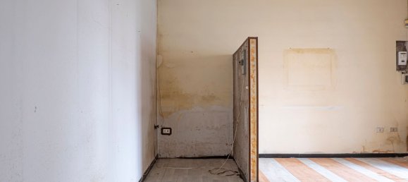 Imóvel comercial de 2 divisões em San Giovanni Lupatoto, Italy N.º 67513 4