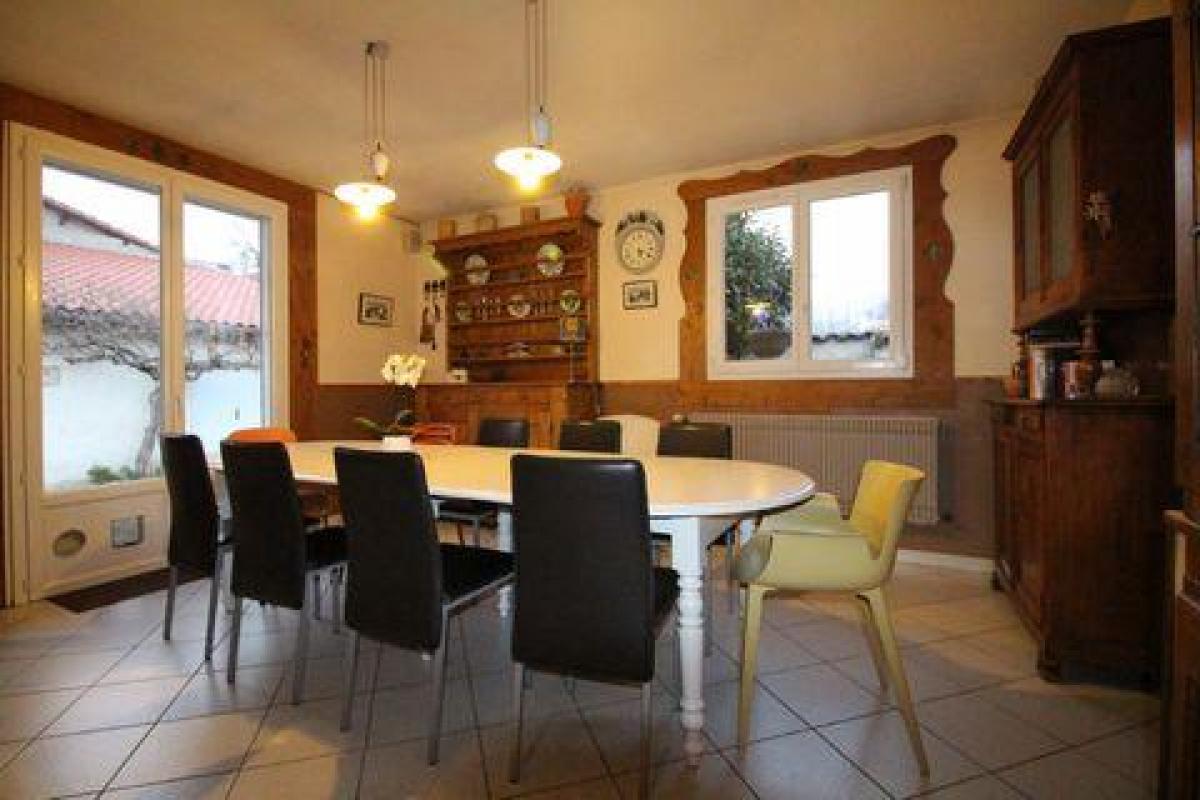 Casa de 3 dormitorios en Mions, France No. 28523