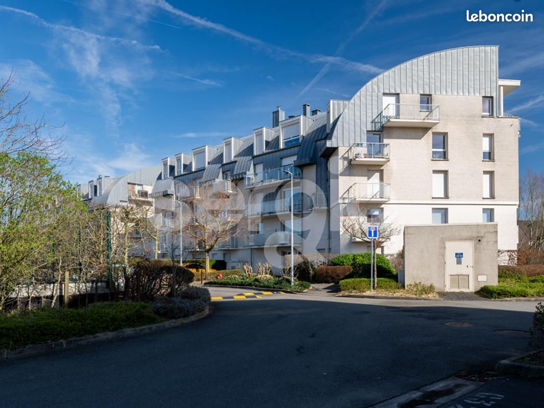 Квартира с 2 спальнями в Марк-ан-Барёль, Франция № 78331