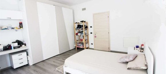 4-salle Appartement à Dalmine, Italy No. 316113 8