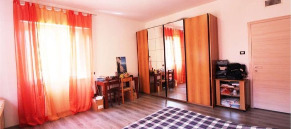 4-salle Appartement à Dalmine, Italy No. 316113 11