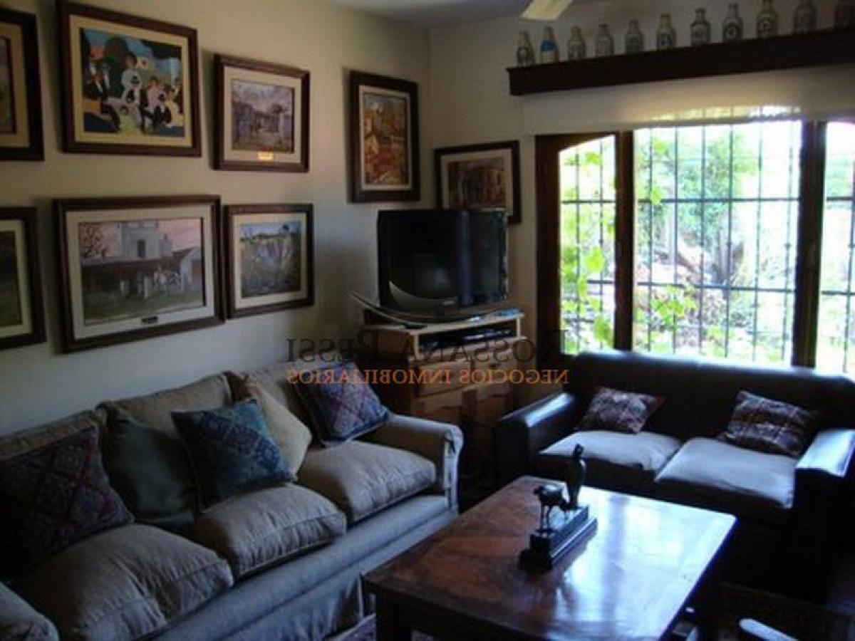 2 bedrooms House in Montevideo, Uruguay No. 4587