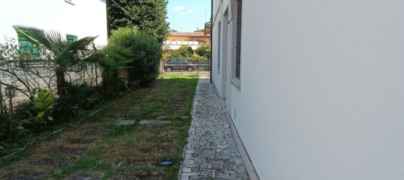 4 rooms House in Argenta, Italy No. 309390 3
