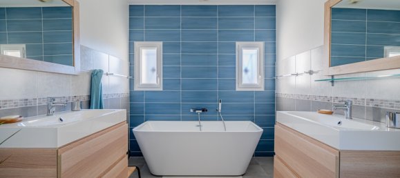 3 bedrooms Villa in La Buisse, France No. 201047 3