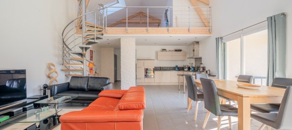 3 bedrooms Villa in La Buisse, France No. 201047 2