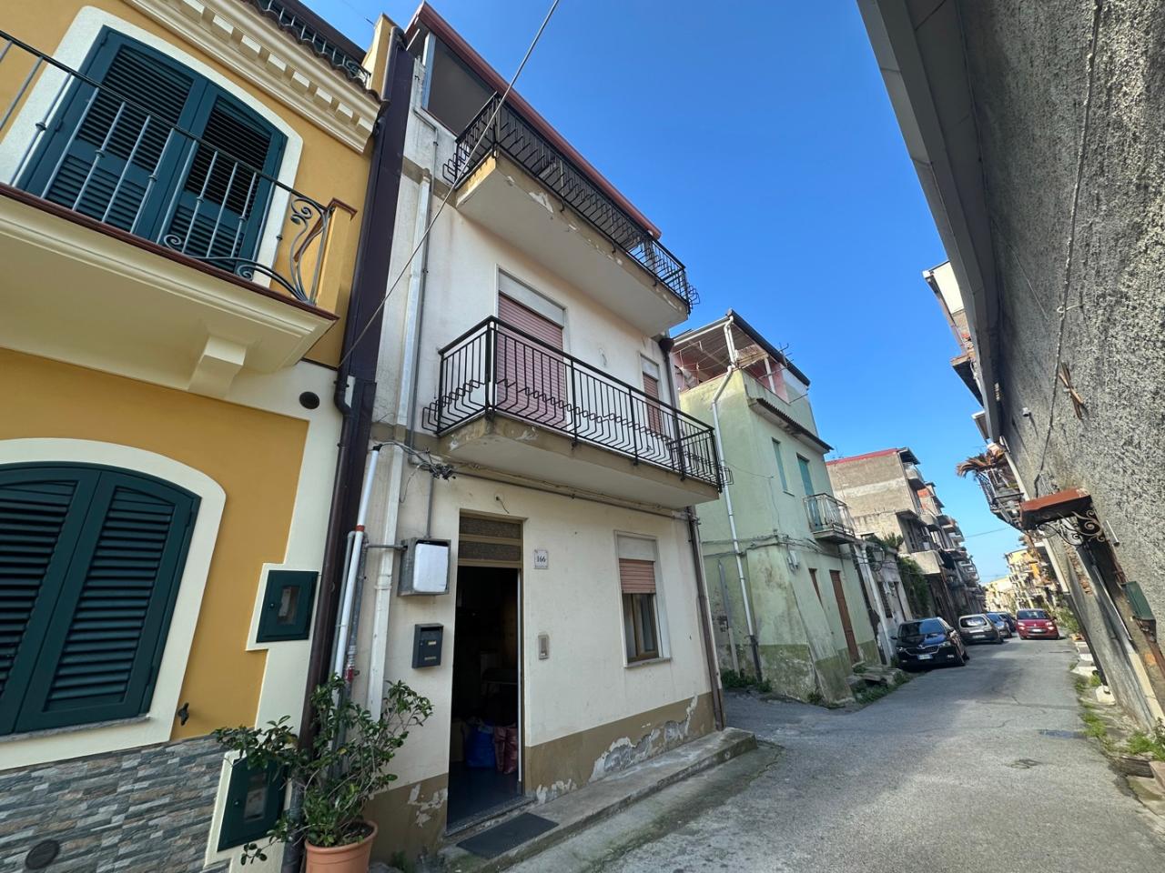 3-Zimmer Haus in Barcellona Pozzo di Gotto, Italy, Nr. 75513