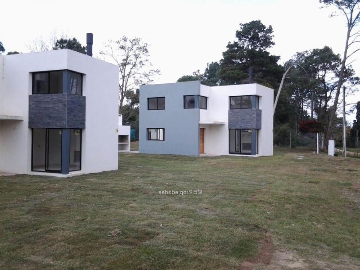 3 bedrooms House in Canelones, Uruguay No. 625