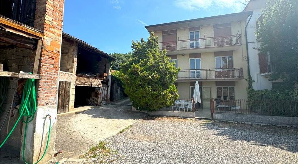 4 bedrooms House in Verona, Italy No. 360139