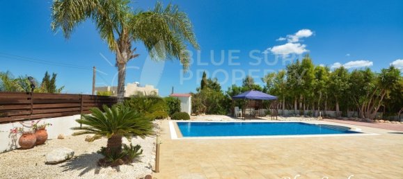 4 bedrooms Villa in Paralimni, Cyprus No. 14590 14