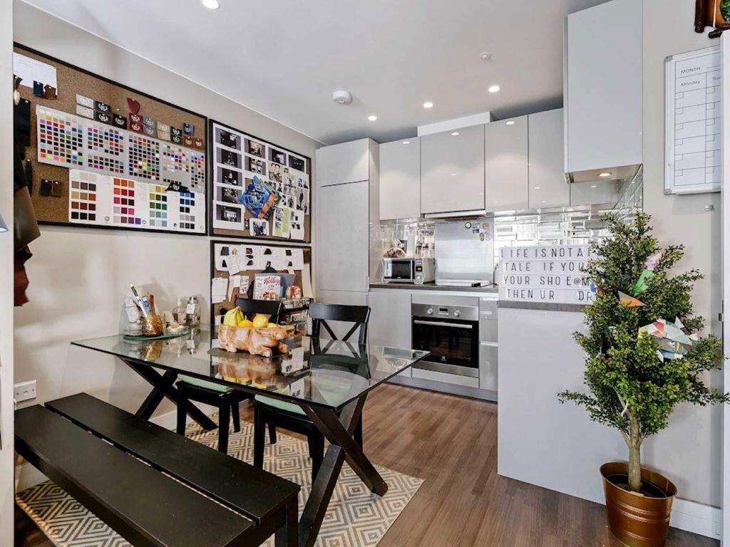 1 bedroom Apartment in Canning Town, United Kingdom No. 5652