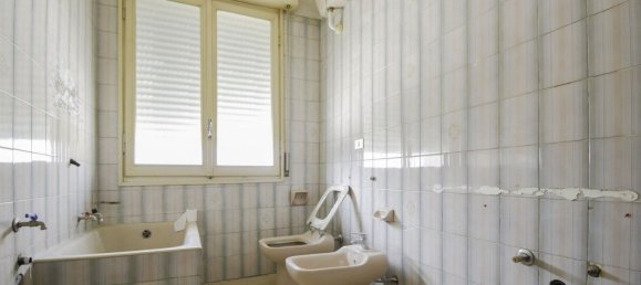 4 rooms Apartment in Modena, Italy No. 140642 11