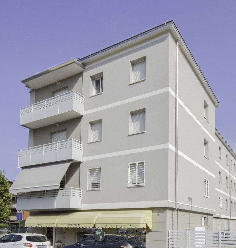 4 rooms Apartment in Modena, Italy No. 140642