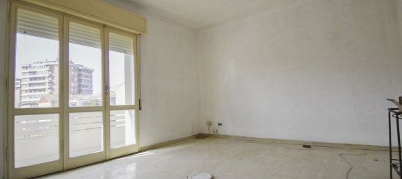 4 rooms Apartment in Modena, Italy No. 140642 6