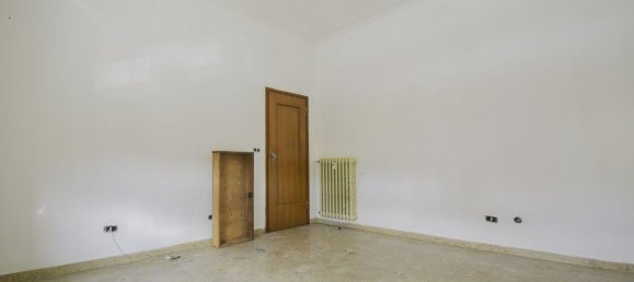 4 rooms Apartment in Modena, Italy No. 140642 10