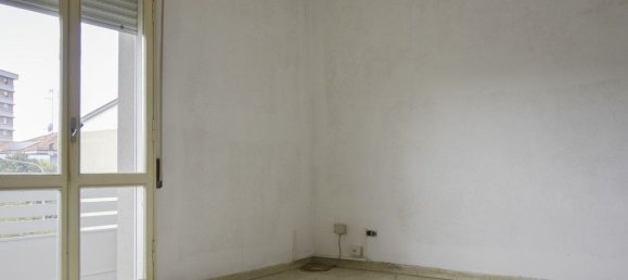 4 rooms Apartment in Modena, Italy No. 140642 2