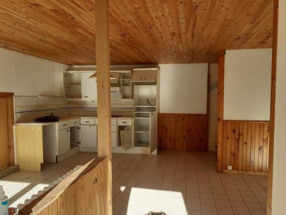 Casa de 4 dormitorios en Uzel, France No. 22993