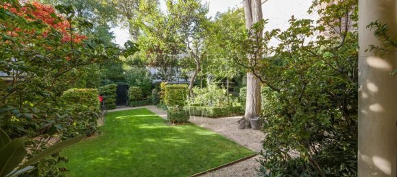 Отель, гостиница с 5 спальнями в Париж, Франция № 176878 3