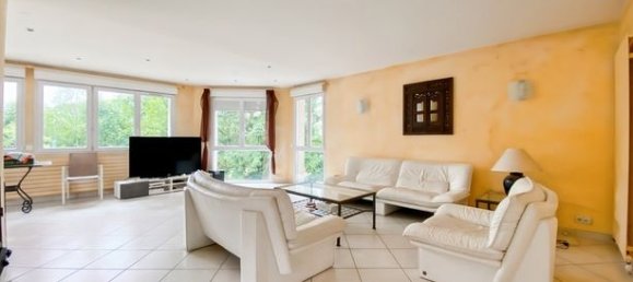 5 bedrooms House in Lons-le-Saunier, France No. 356684 5