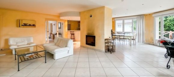 5 bedrooms House in Lons-le-Saunier, France No. 356684 6