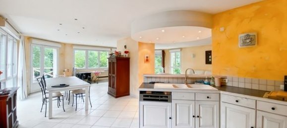 5 bedrooms House in Lons-le-Saunier, France No. 356684 13