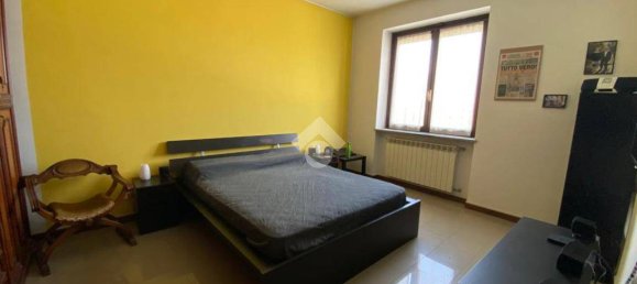 2 bedrooms Villa in Novara, Italy No. 90004 11