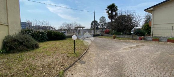 2 bedrooms Villa in Novara, Italy No. 90004 4