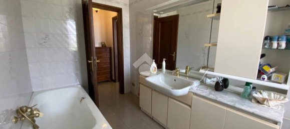 2 bedrooms Villa in Novara, Italy No. 90004 16