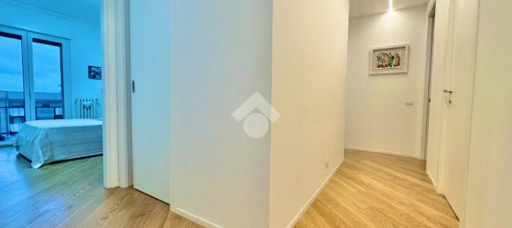 3 bedrooms Apartment in Bari, Italy No. 39605 9