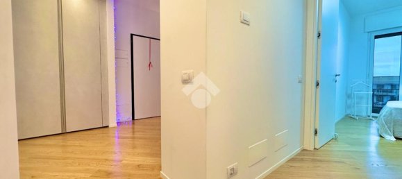 3 bedrooms Apartment in Bari, Italy No. 39605 2