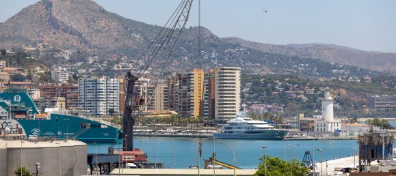 4 bedrooms Apartment in Malaga, Spain No. 135885 2