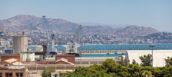 4 bedrooms Apartment in Malaga, Spain No. 135885 4