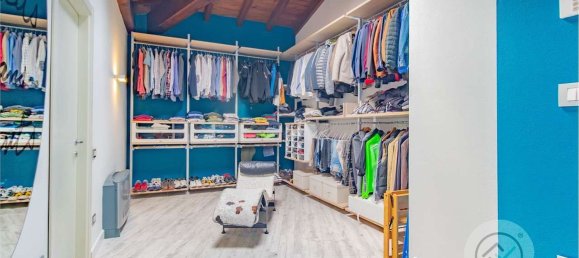 4 rooms Penthouse in Varese, Italy No. 283256 8