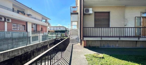 3 bedrooms Villa in Brescia, Italy No. 13442 7