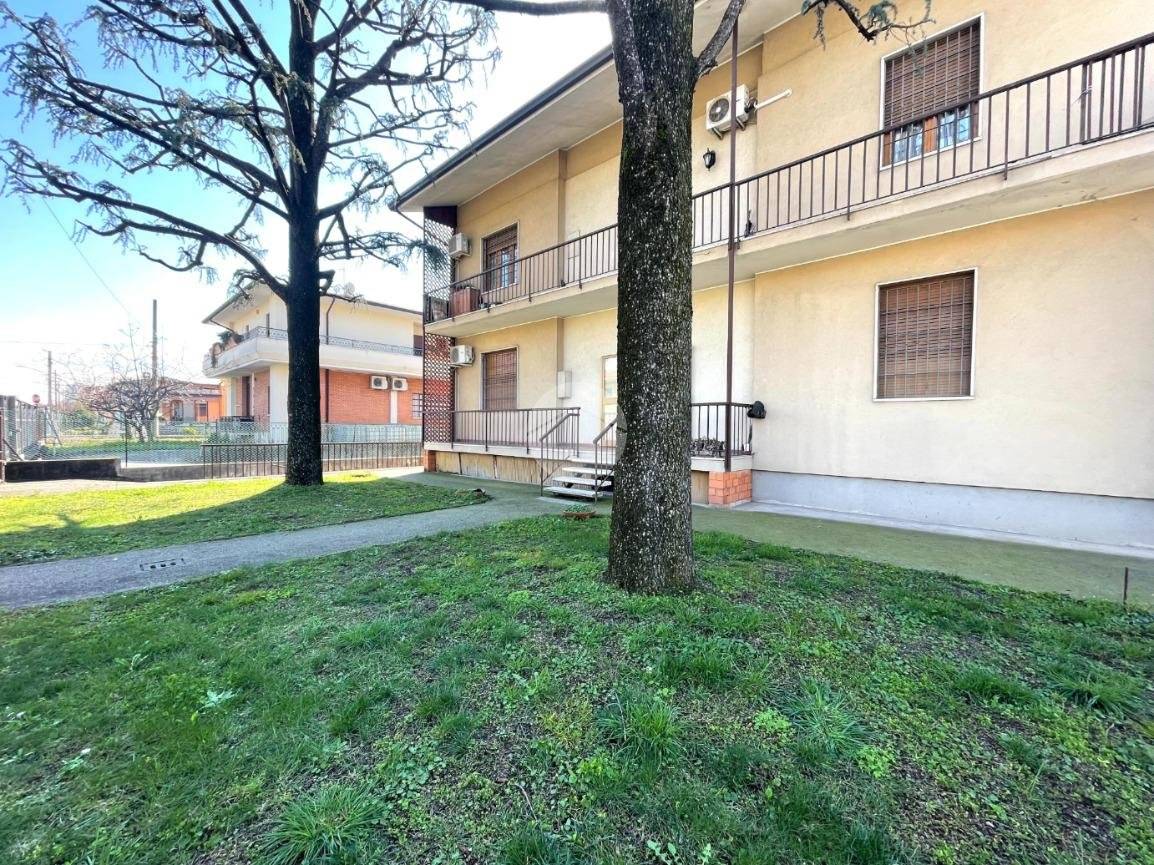 3 bedrooms Villa in Brescia, Italy No. 13442