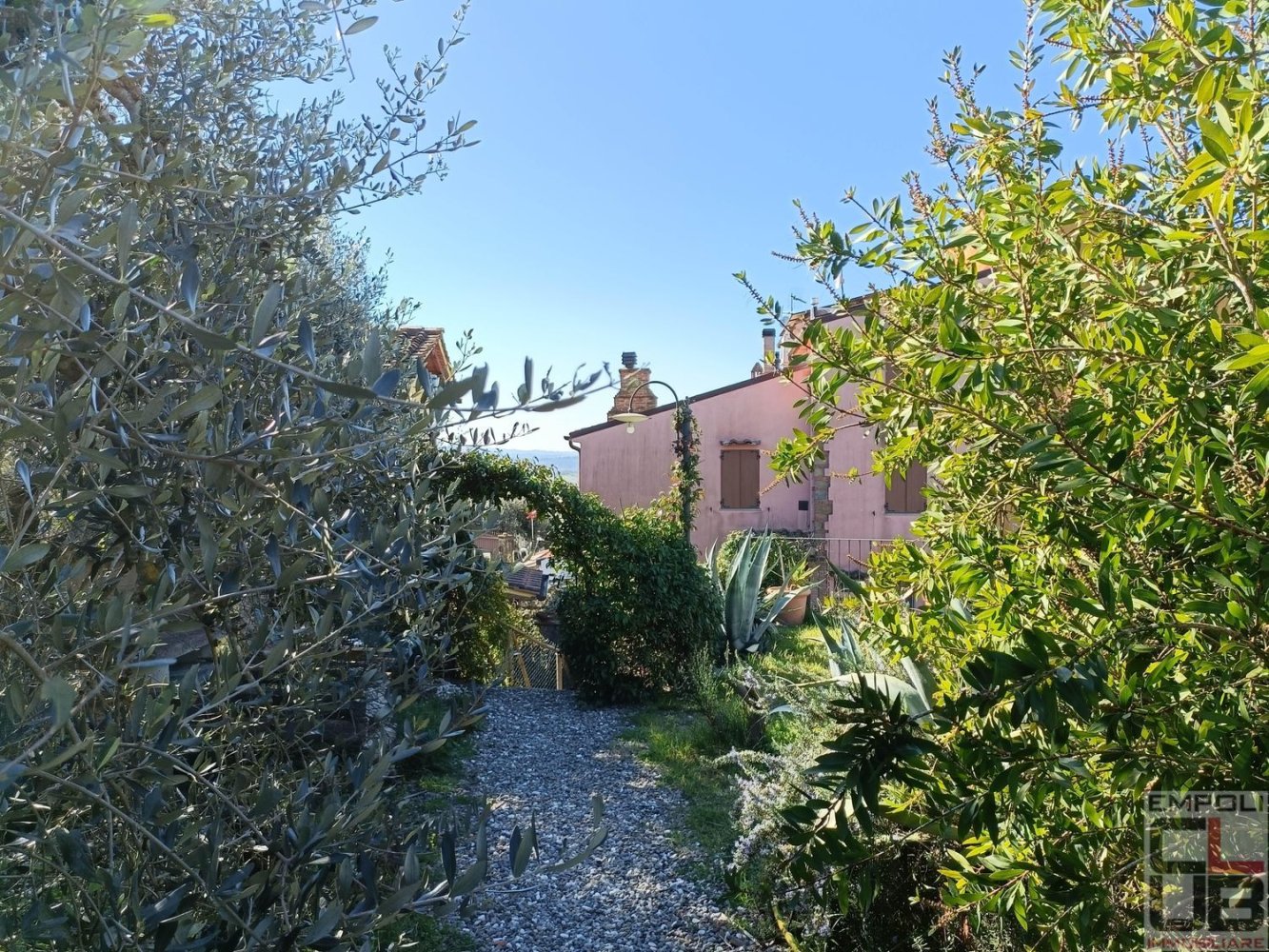 Дом с 4 комнатами в Монтелупо Фьорентино, Италия № 49581