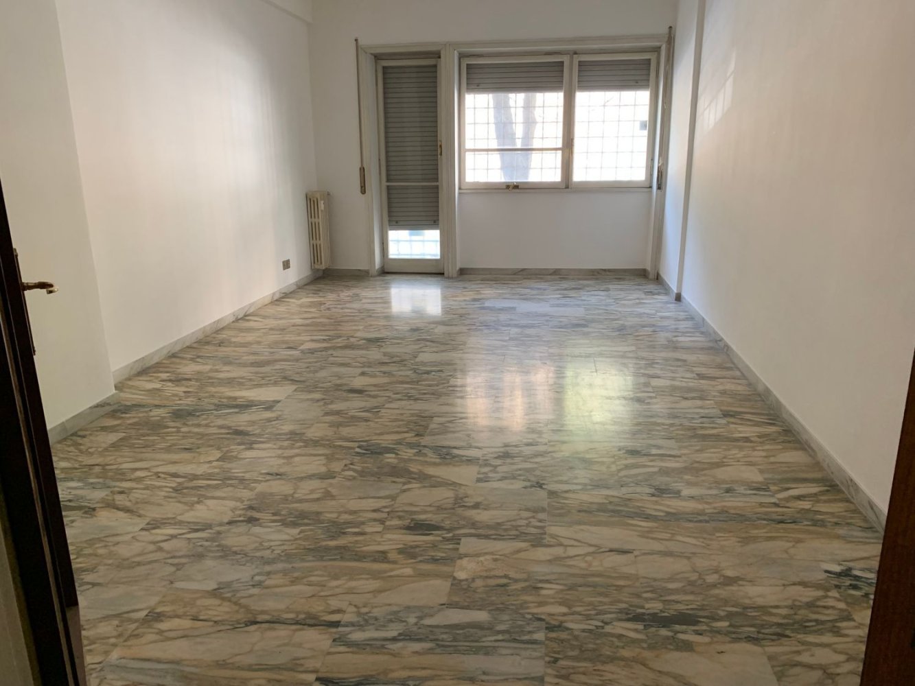 4 rooms Apartment in Rome, Italy No. 199240