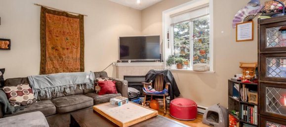 3 bedrooms House in British Columbia, Canada No. 1276 10