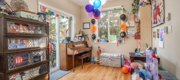 3 bedrooms House in British Columbia, Canada No. 1276 11