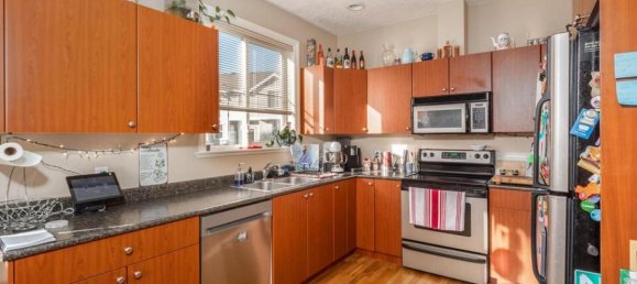 3 bedrooms House in British Columbia, Canada No. 1276 6