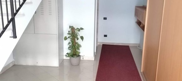 5-salle Appartement à Messina, Italy No. 255844 3