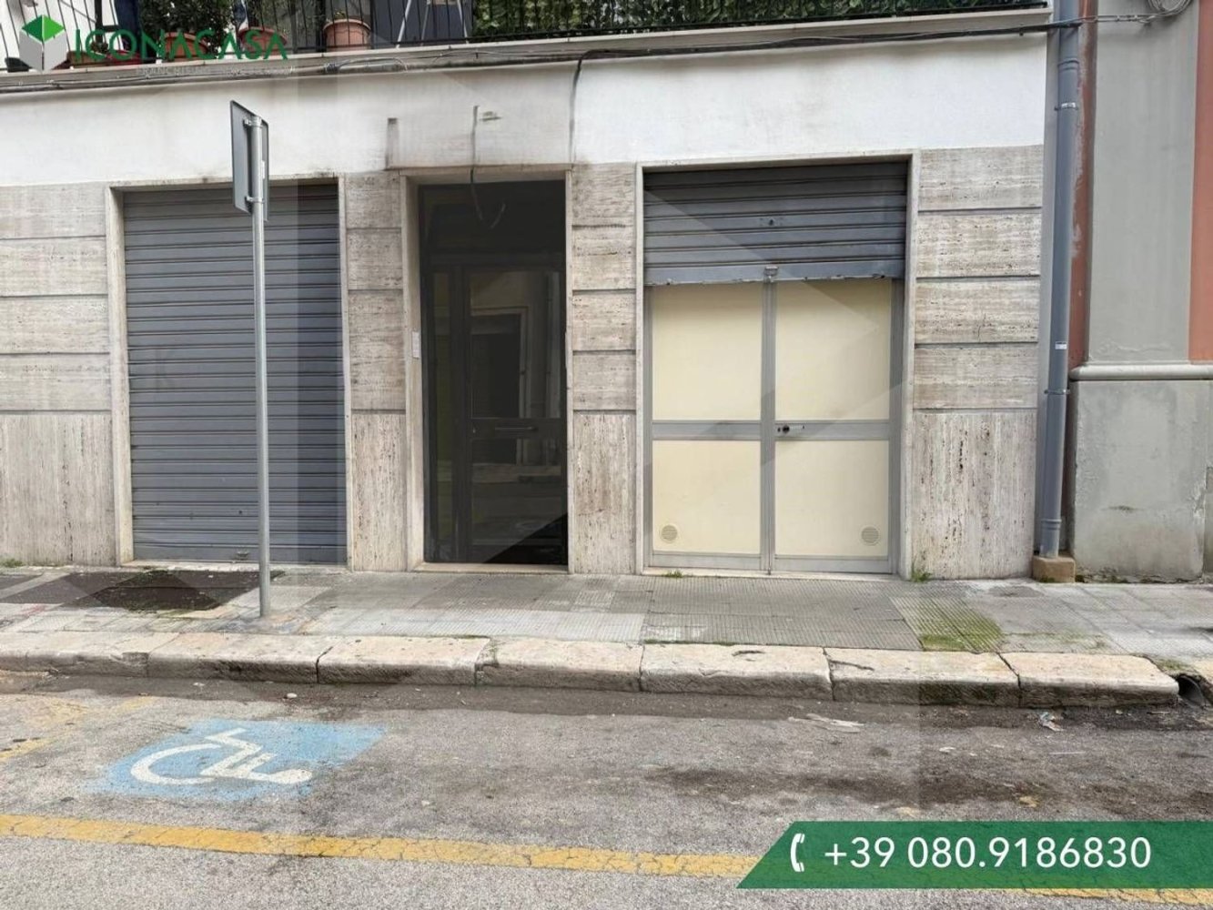 Propiedad comercial en Bari, Italy 25 m² No. 17355