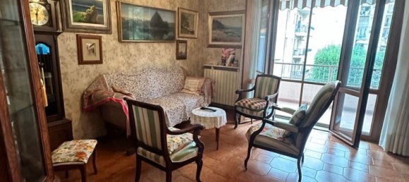 5 rooms Apartment in Massa, Italy No. 109945 2