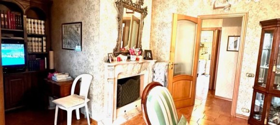 5 rooms Apartment in Massa, Italy No. 109945 7