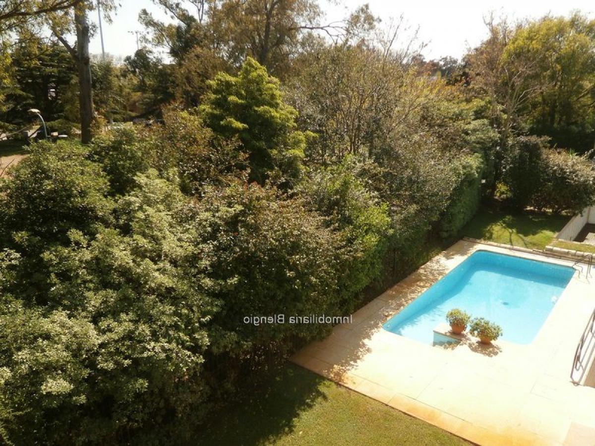 3 bedrooms Apartment in Montevideo, Uruguay No. 3837